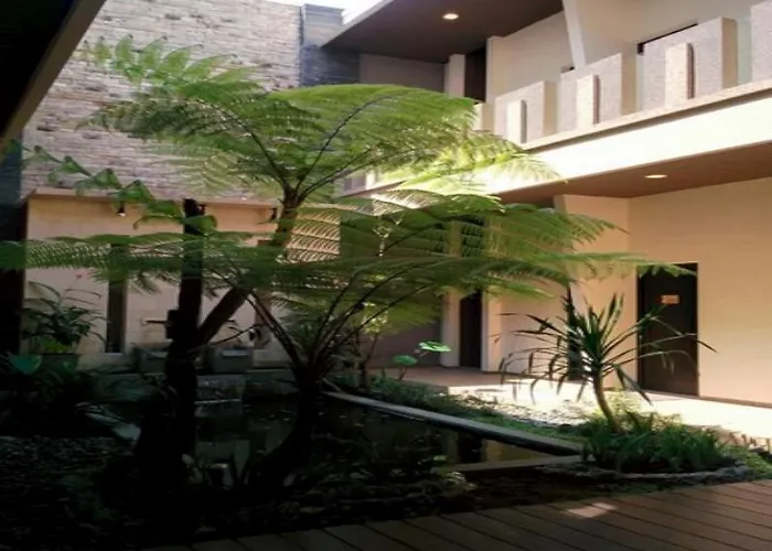 Nat Nat HomestayHotel Malang